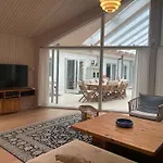 Holiday home Large Close To Nature Tikob