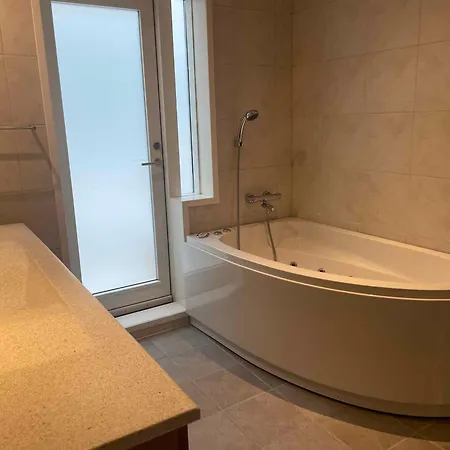 Semesterbostad Large Close To Nature Tikob